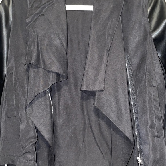 VON MAUR: black leather jacket size XS ((like new)) - Picture 2 of 9